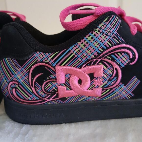 RARE DC Women's Pixie 4 Black & Pink Argyle Skateboard Shoes w Embroidered Logo - Picture 2 of 8